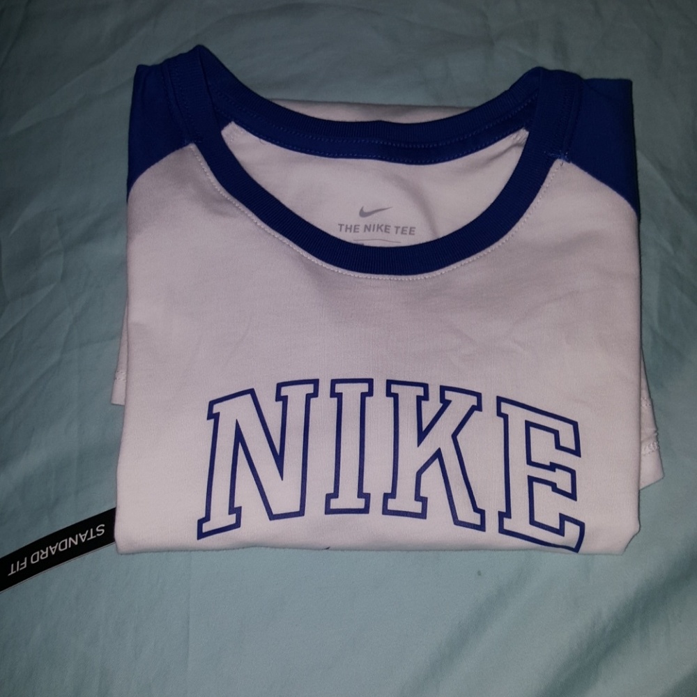 Nike - Picture 4 of 6